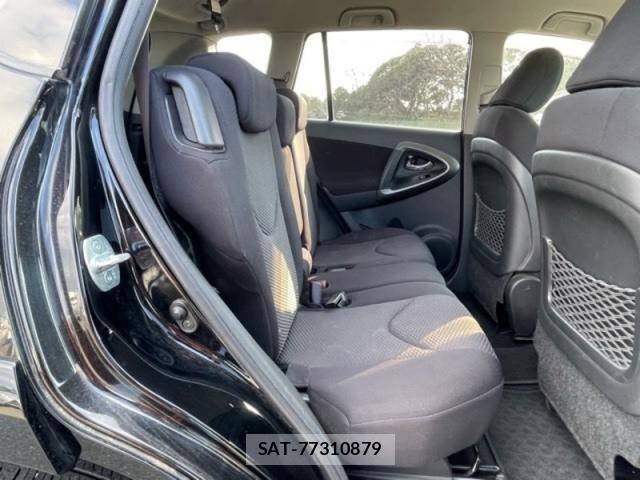 Toyota RAV4 2015-04 4640671-11