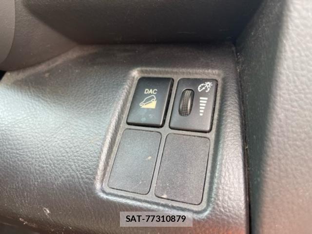 Toyota RAV4 2015-04 4640671-26