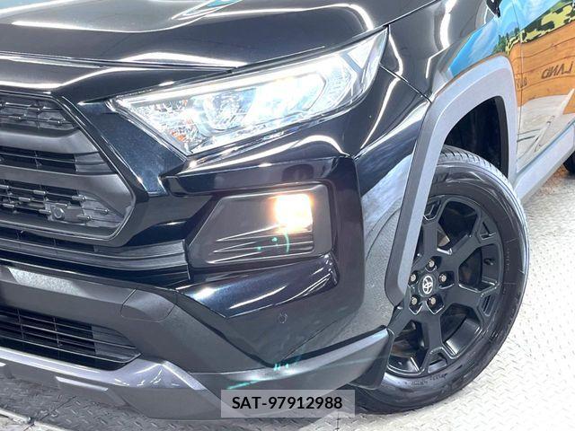 Toyota RAV4 2021-04 4979678-10