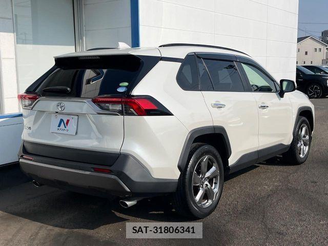 Toyota RAV4 2019-07 6016987-16