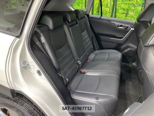 Toyota RAV4 2019-08 6218916-9