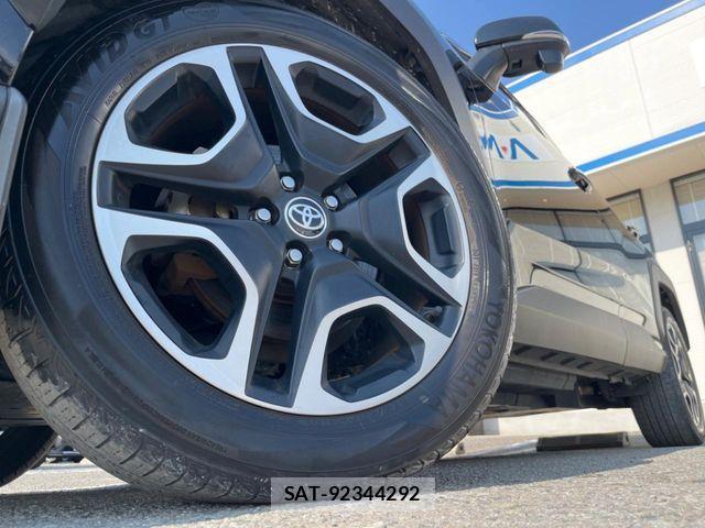 Toyota RAV4 2021-07 6218914-13