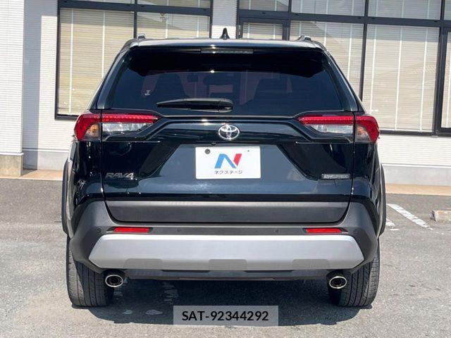 Toyota RAV4 2021-07 6218914-15