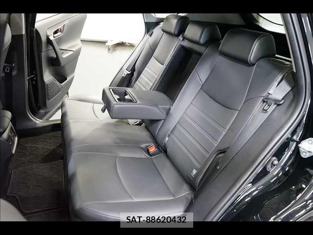 Toyota RAV4 2019-12 6642308-17