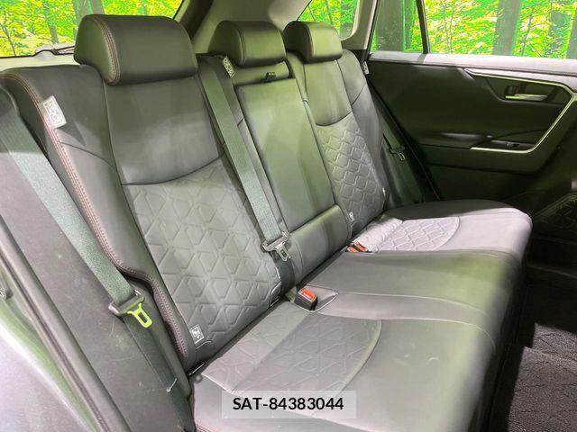 Toyota RAV4 2021-04 6673334-8