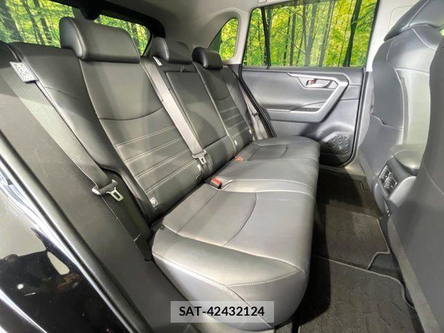 Toyota RAV4 2019-10 6673347-8
