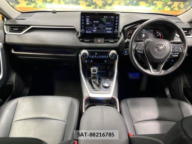 Toyota RAV4 2021-08 6673335-1