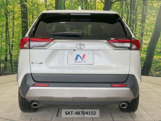 Toyota RAV4 2022-06 6677713-14