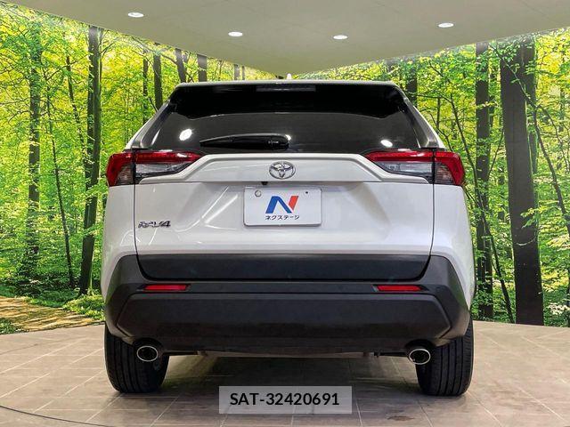 Toyota RAV4 2021-06 6677732-14
