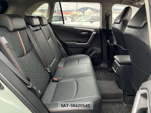 Toyota RAV4 2021-08 6677728-12