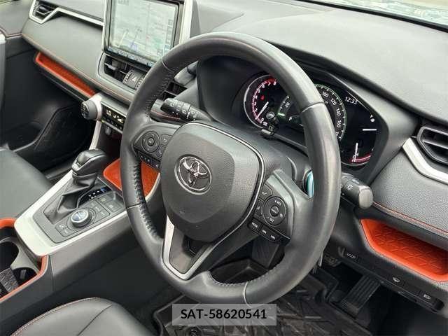 Toyota RAV4 2021-08 6677728-14