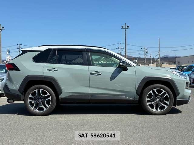Toyota RAV4 2021-08 6677728-24