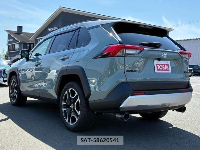 Toyota RAV4 2021-08 6677728-25