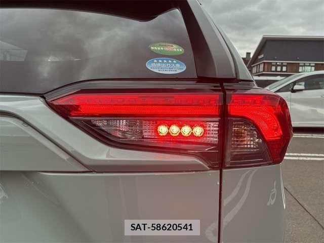Toyota RAV4 2021-08 6677728-8