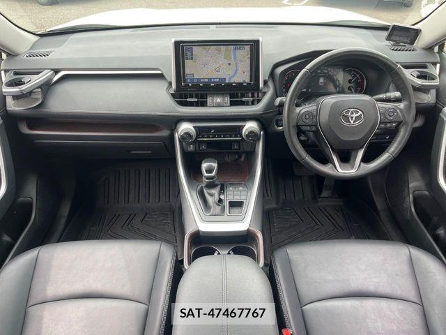 Toyota RAV4 2021-05 6677727-1