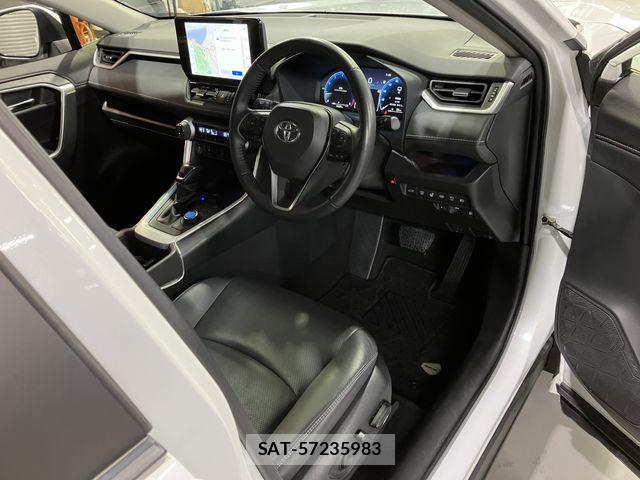 Toyota RAV4 2023-03 6677704-25