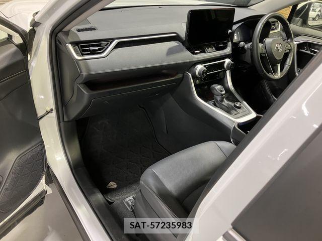 Toyota RAV4 2023-03 6677704-27