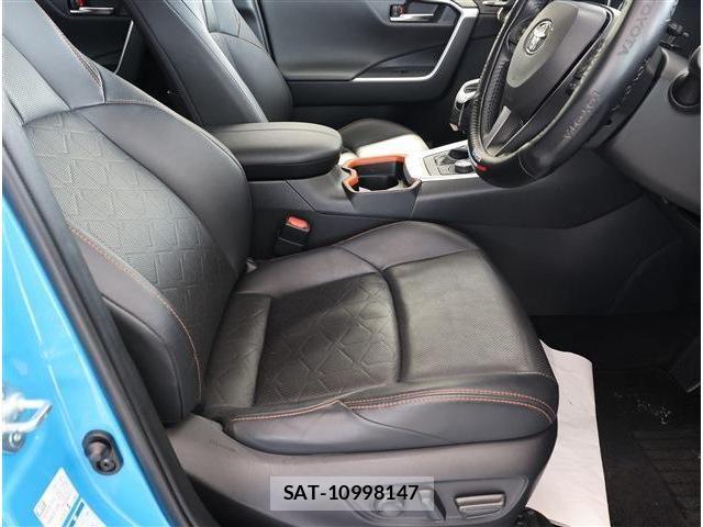 Toyota RAV4 2020-10 6677733-12