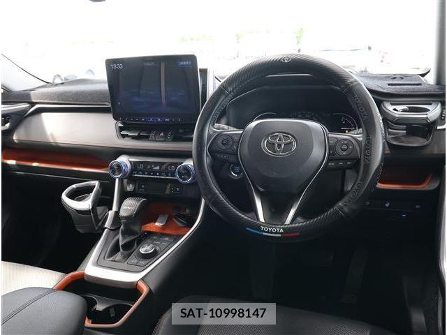Toyota RAV4 2020-10 6677733-1
