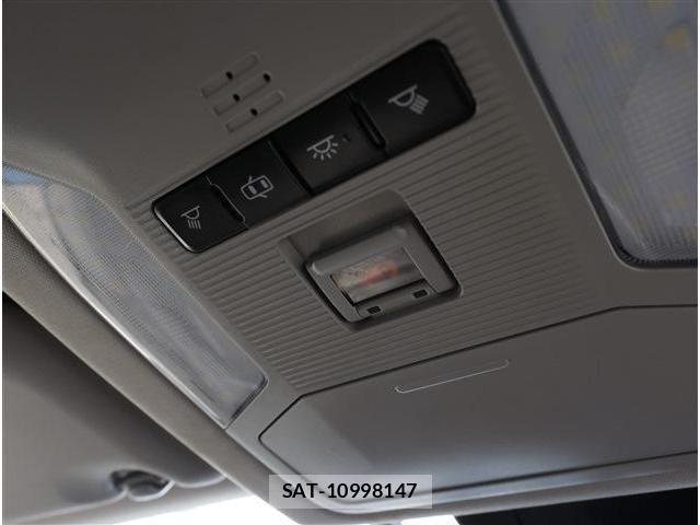 Toyota RAV4 2020-10 6677733-26