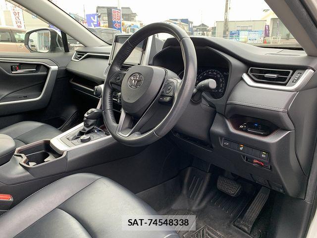 Toyota RAV4 2019-04 6677723-16