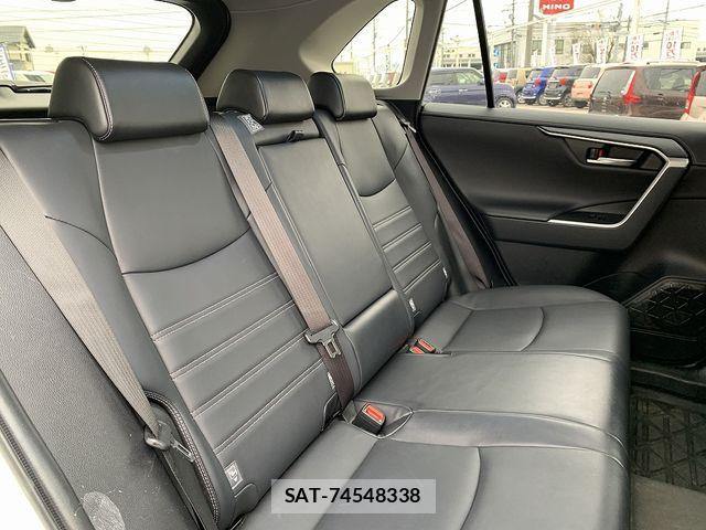 Toyota RAV4 2019-04 6677723-18