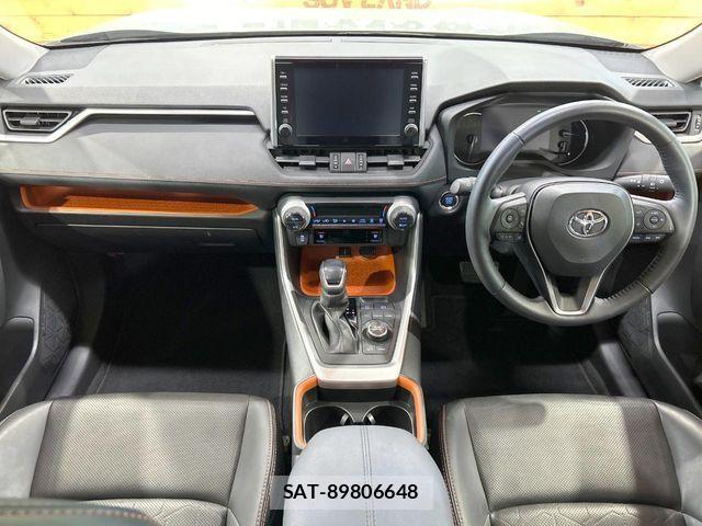 Toyota RAV4 2020-10 6677717-1