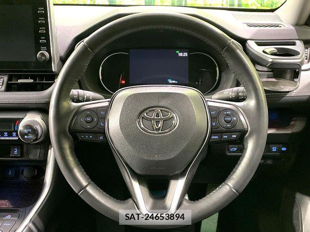 Toyota RAV4 2021-11 6683978-10