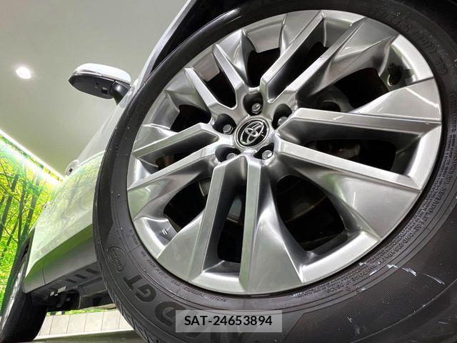 Toyota RAV4 2021-11 6683978-12