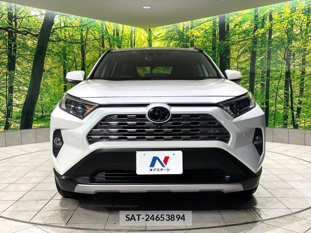 Toyota RAV4 2021-11 6683978-13