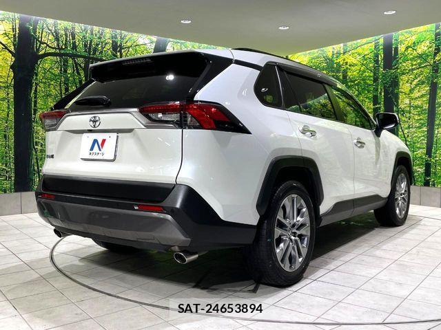 Toyota RAV4 2021-11 6683978-16