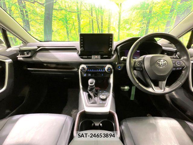 Toyota RAV4 2021-11 6683978-1