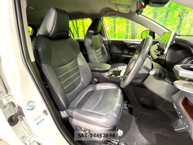 Toyota RAV4 2021-11 6683978-7