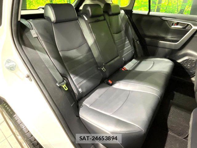 Toyota RAV4 2021-11 6683978-8