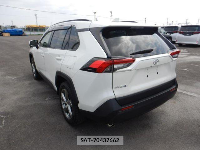 Toyota RAV4 2021-05 6683977-1
