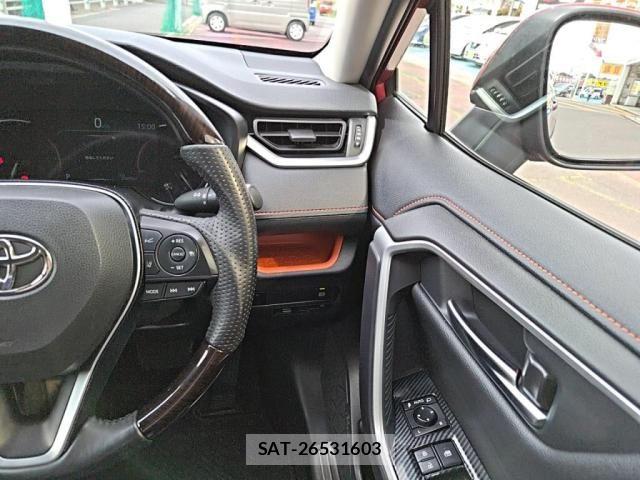 Toyota RAV4 2021-02 6753032-15