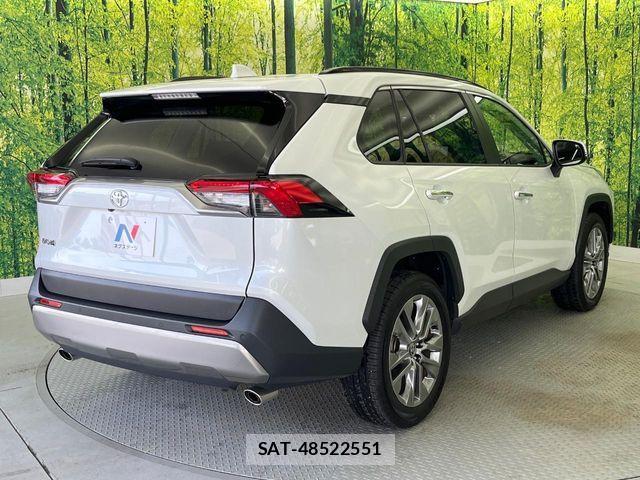 Toyota RAV4 2023-10 6816812-17