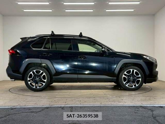 Toyota RAV4 2019-05 6816818-16