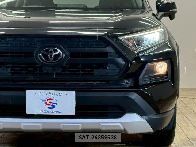 Toyota RAV4 2019-05 6816818-17