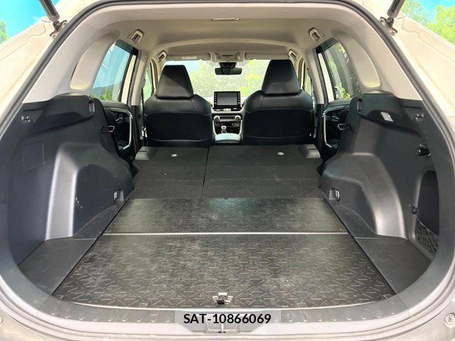 Toyota RAV4 2021-06 6816828-9