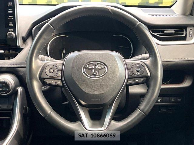Toyota RAV4 2021-06 6816828-10