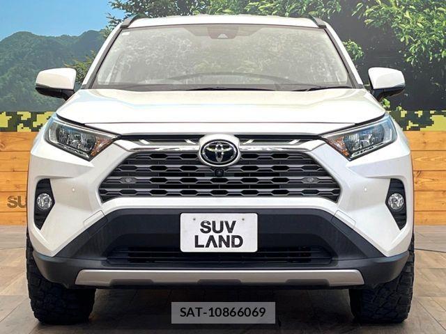 Toyota RAV4 2021-06 6816828-13
