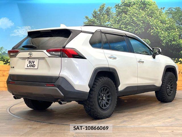 Toyota RAV4 2021-06 6816828-16