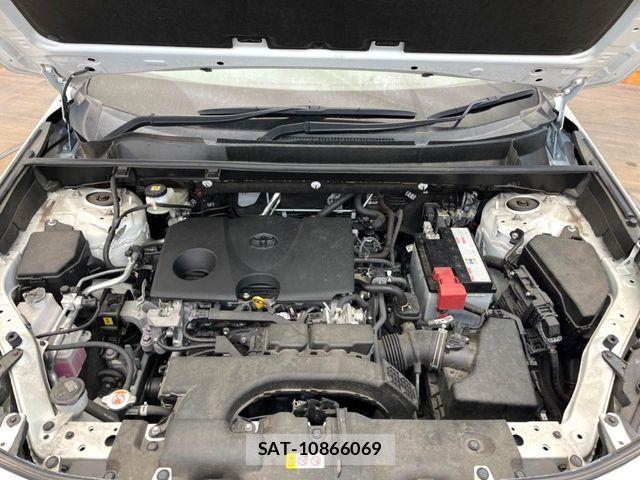 Toyota RAV4 2021-06 6816828-17