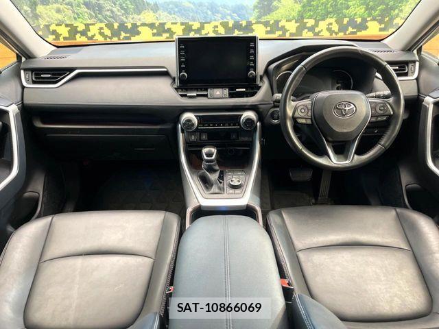 Toyota RAV4 2021-06 6816828-1