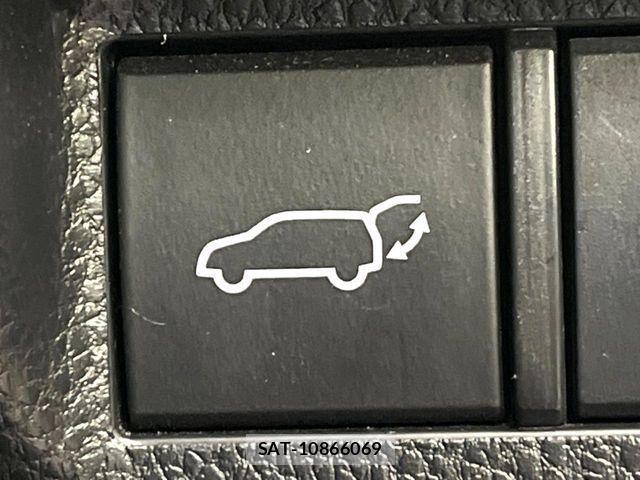 Toyota RAV4 2021-06 6816828-6