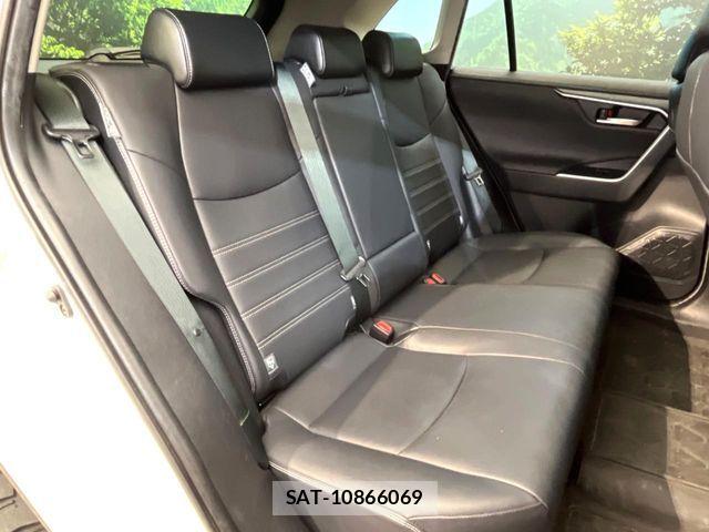Toyota RAV4 2021-06 6816828-8