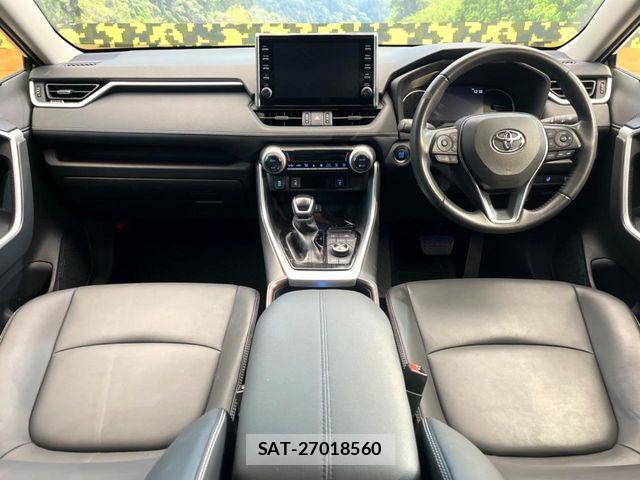 Toyota RAV4 2021-03 6816825-1
