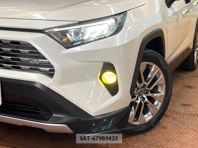 Toyota RAV4 2019-05 6816826-11