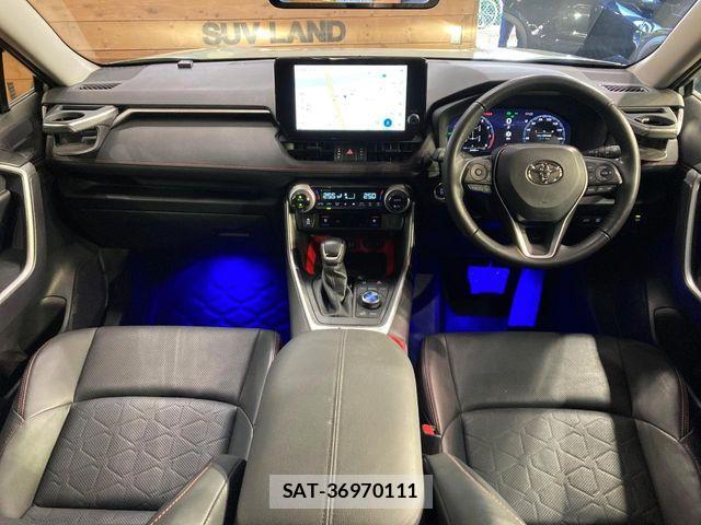 Toyota RAV4 2023-05 6816807-1